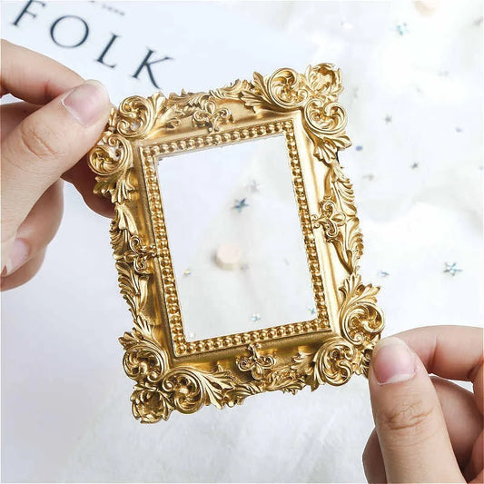 KTX-288531 Gold Retro Photo Frame for Mini Wedding Pictures - Decorative Resin Desktop Ornament