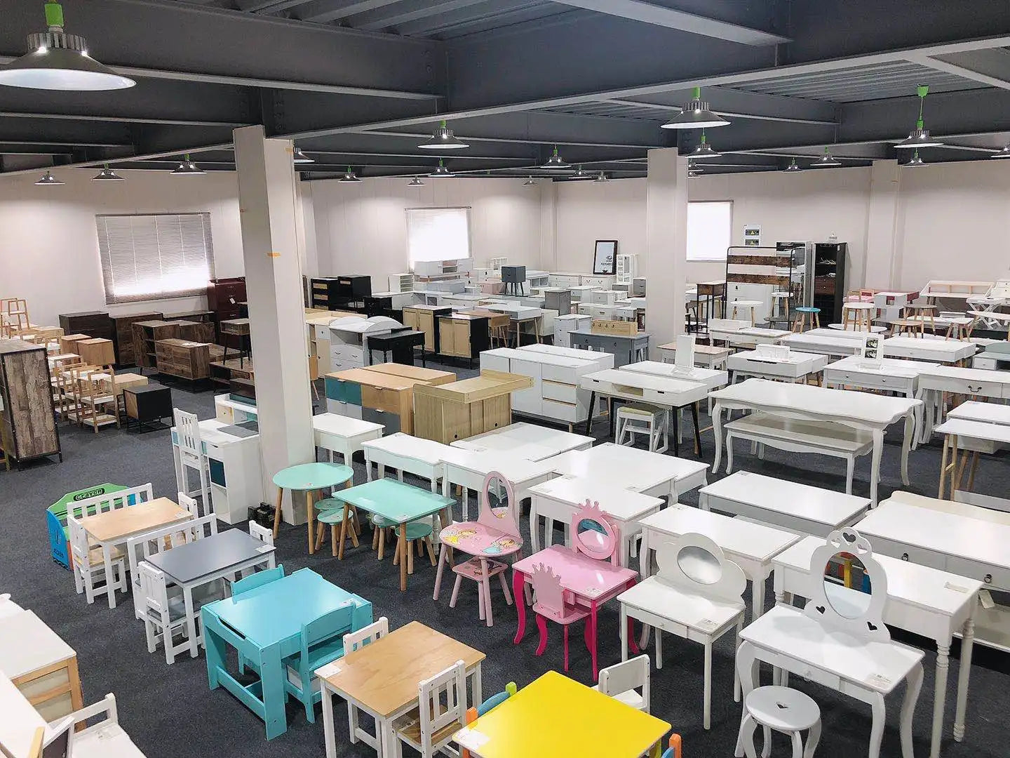 KTX-169107 Extendable Brown Wooden Dining Table for Versatile Home Dining Solutions