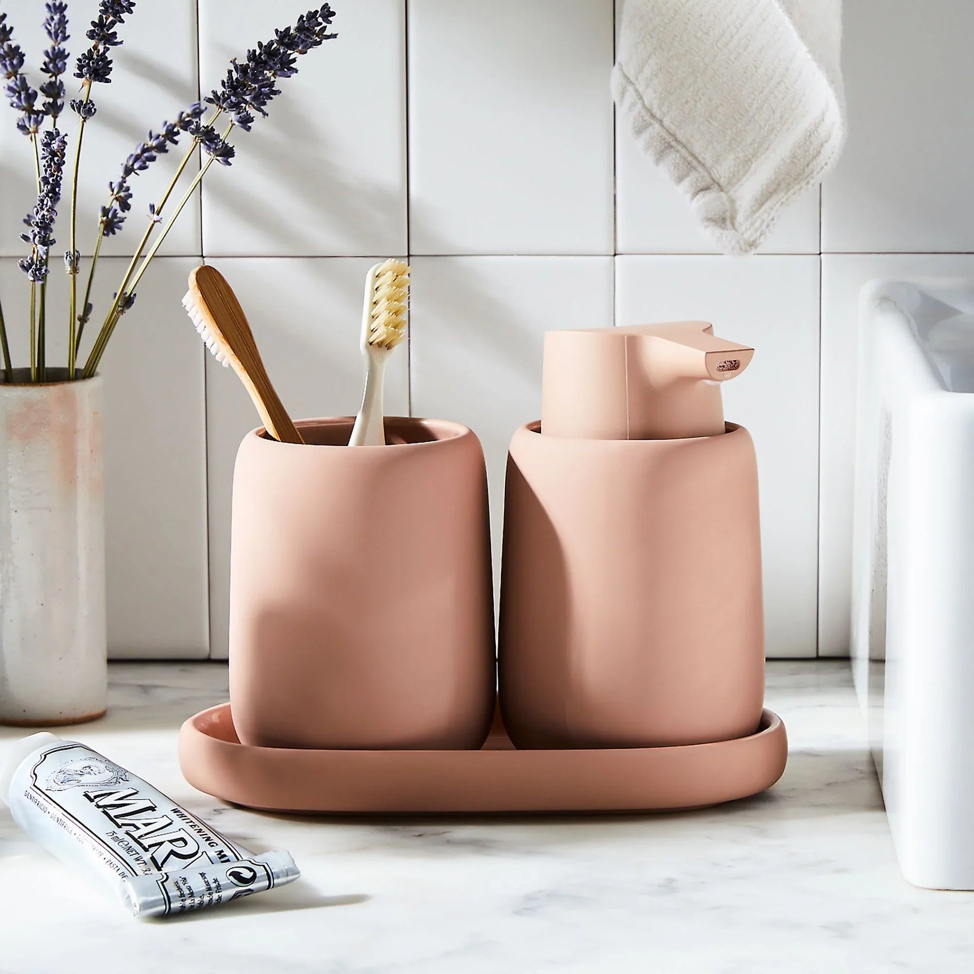 KTX-973203 Ceramic Pink Bathroom Accessories Set with Countertop Jars