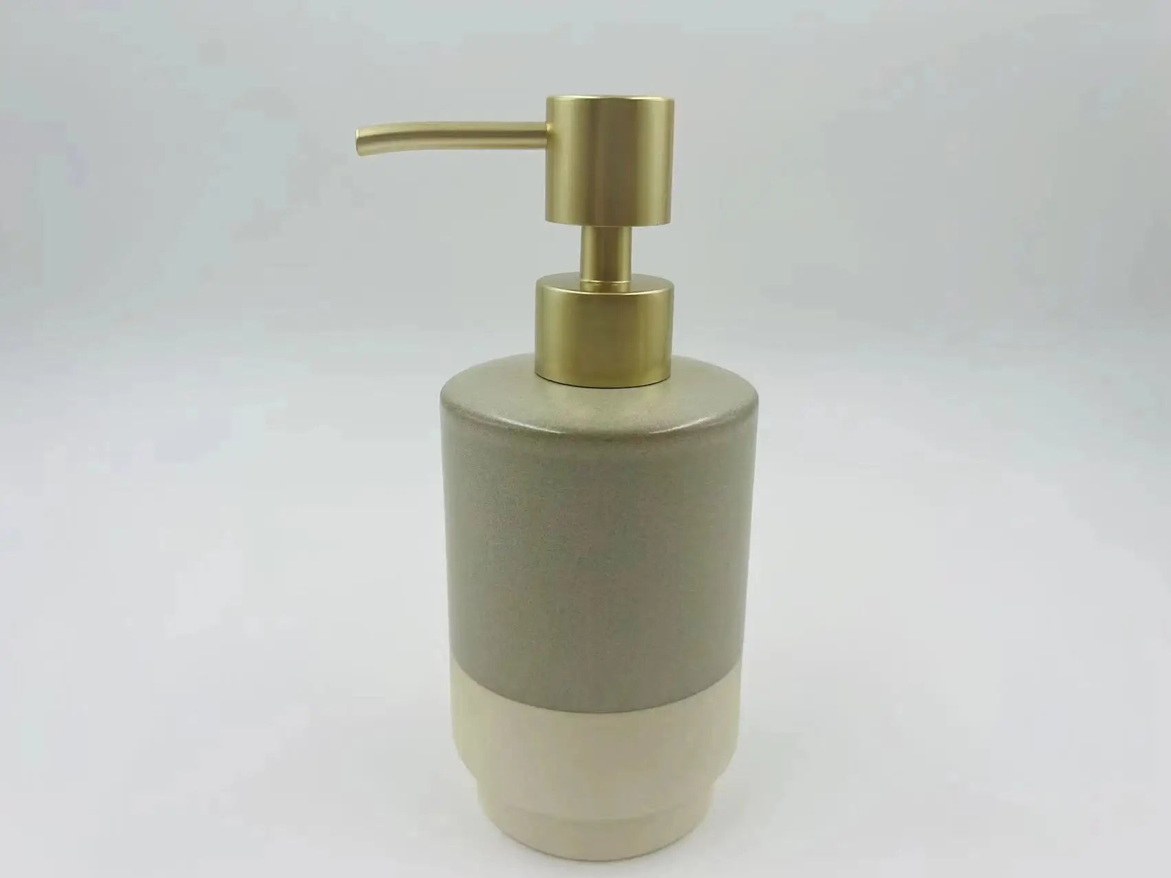 KTX-169811 Modern Two-Tone Ceramic Bathroom Accessory Set – Soap Dish, Toothbrush Cup, and More