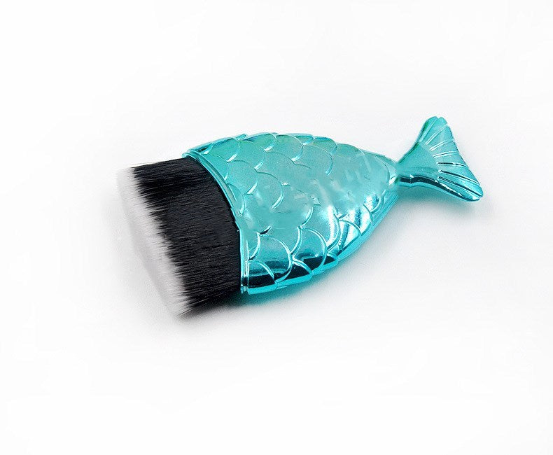KTX-597587 Fishtail Makeup Brush with Short Plastic Handle and Soft Artificial Fiber Bristles