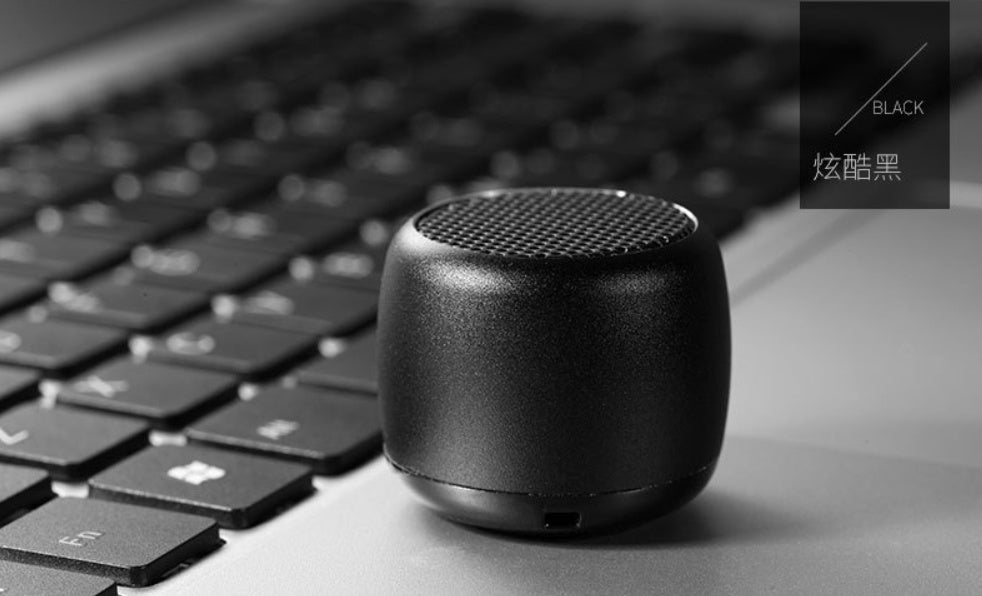 KTX-396947 Portable Bluetooth Speaker with 6-Hour Playtime and 10m Transmission Range - Compact Plastic Design with Accessories