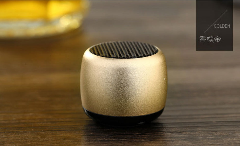 KTX-396947 Portable Bluetooth Speaker with 6-Hour Playtime and 10m Transmission Range - Compact Plastic Design with Accessories