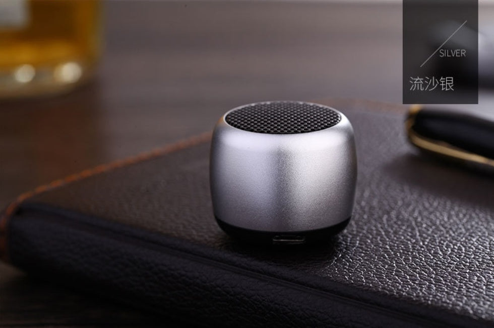 KTX-396947 Portable Bluetooth Speaker with 6-Hour Playtime and 10m Transmission Range - Compact Plastic Design with Accessories