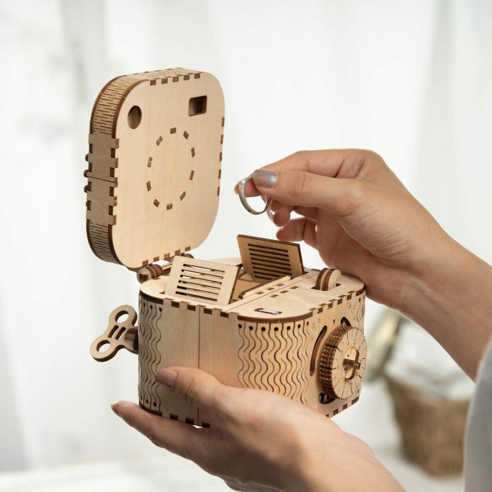 KTX-686611 Hand-Cranked Wooden Film Projector - Mechanical 3D Puzzle for Ages 15 and Up