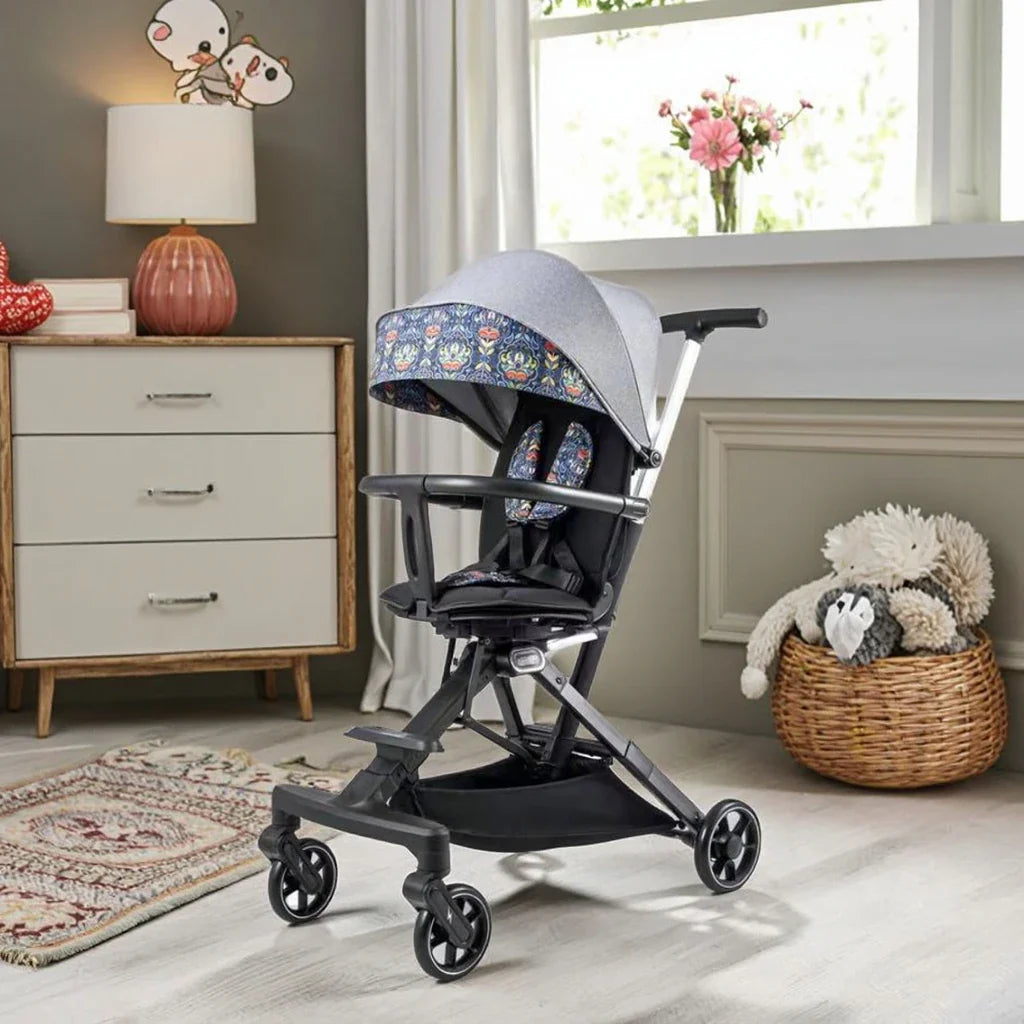 KTX-877971 Lightweight Folding Red Stroller for Toddlers with 4 Wheels and Comfortable Design