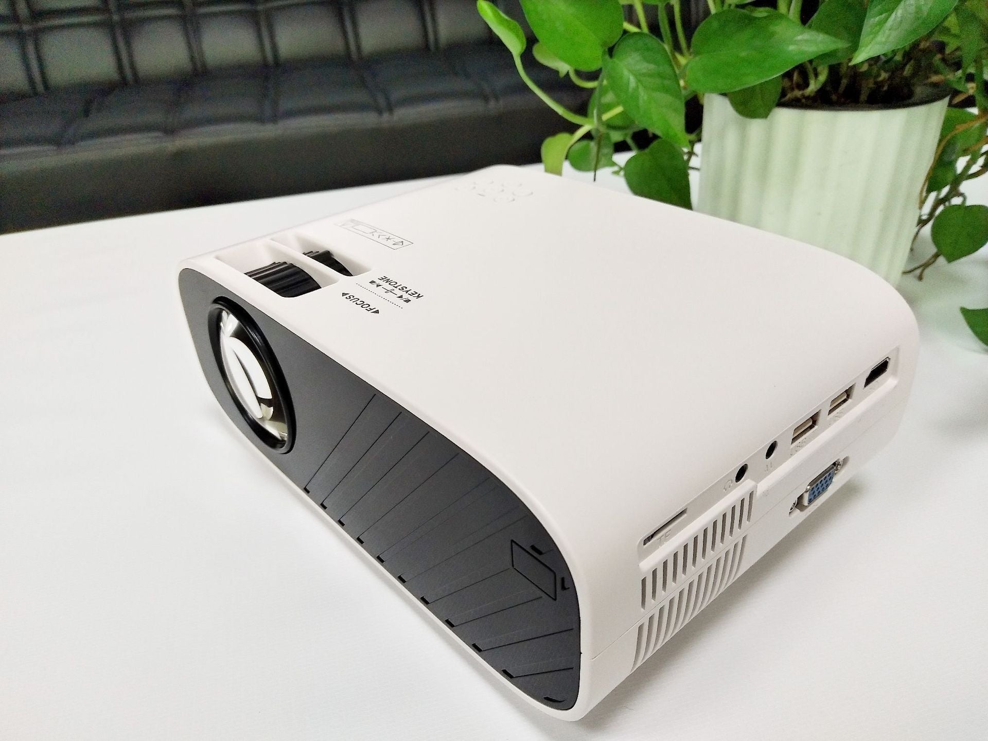 KTX-061715 Portable Desktop Projector with 1280x800 Resolution and 100-500 Inch Projection Size