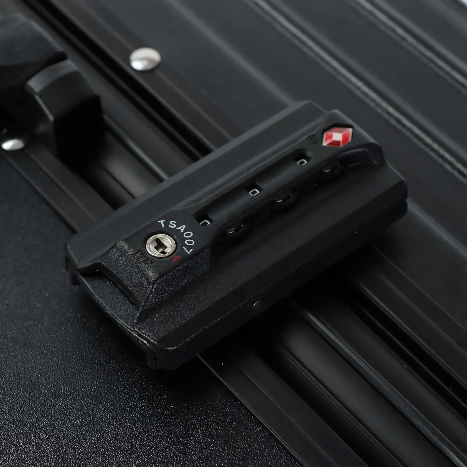 KTX-092883 Lightweight Aluminium Frame Carry-On Suitcase with Front Pocket for Travel