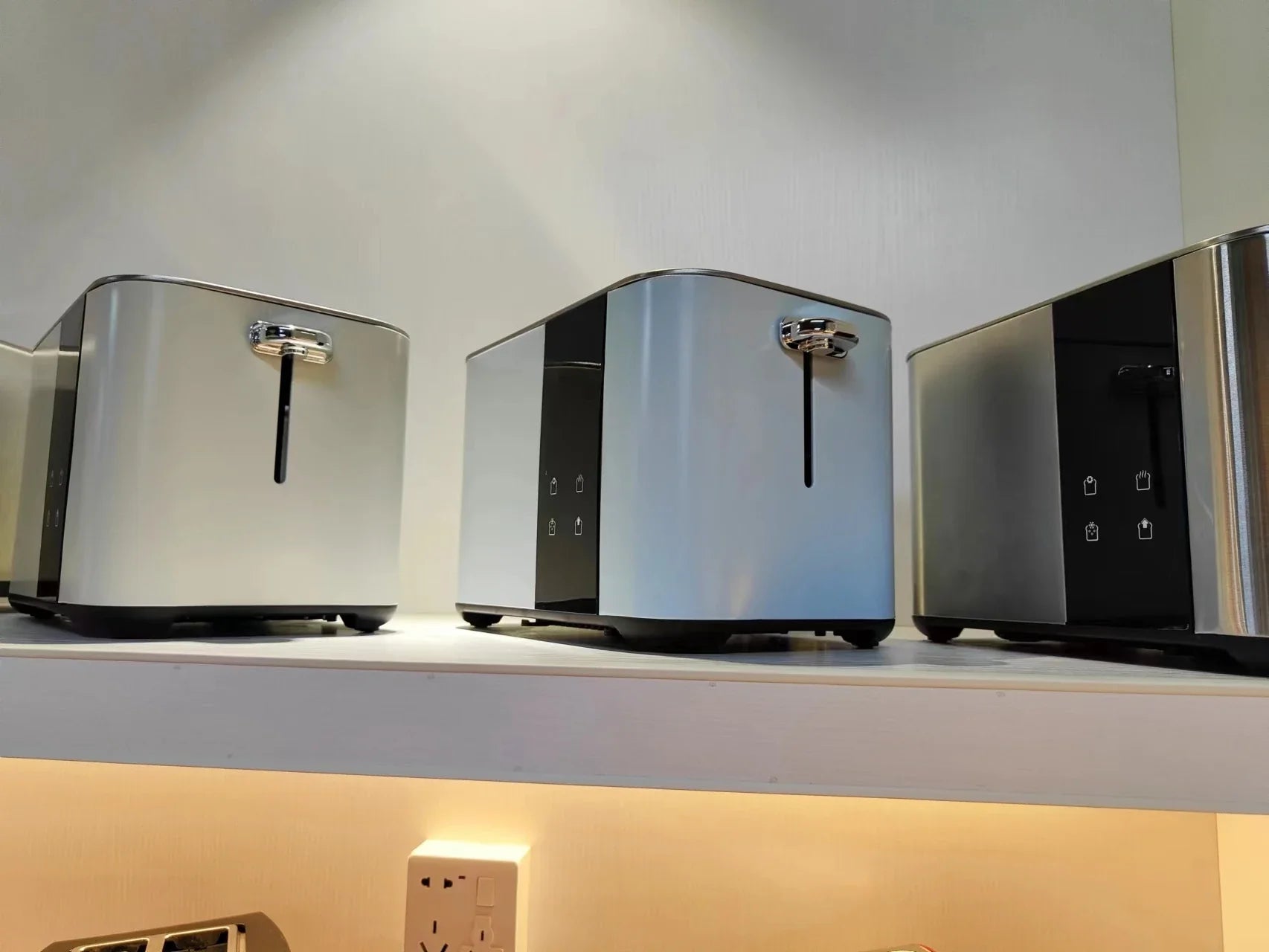 KTX-697875 Digital Touch Screen 2-Slice Toaster with Adjustable Settings