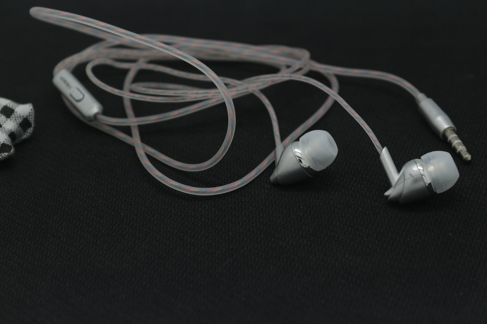 KTX-029587 Universal In-Ear Subwoofer Earplugs with Wired Connectivity for Android, iOS, and WindowsMobile – Available in Gold, Rose Gold, and Silver