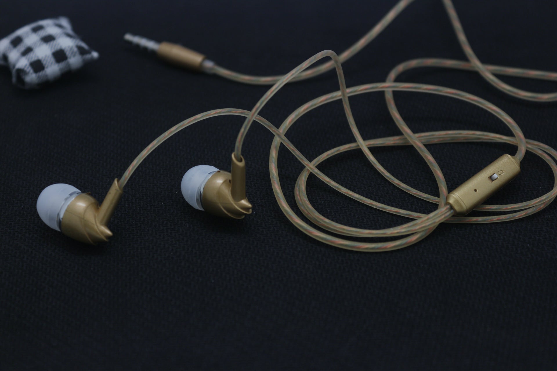 KTX-029587 Universal In-Ear Subwoofer Earplugs with Wired Connectivity for Android, iOS, and WindowsMobile – Available in Gold, Rose Gold, and Silver