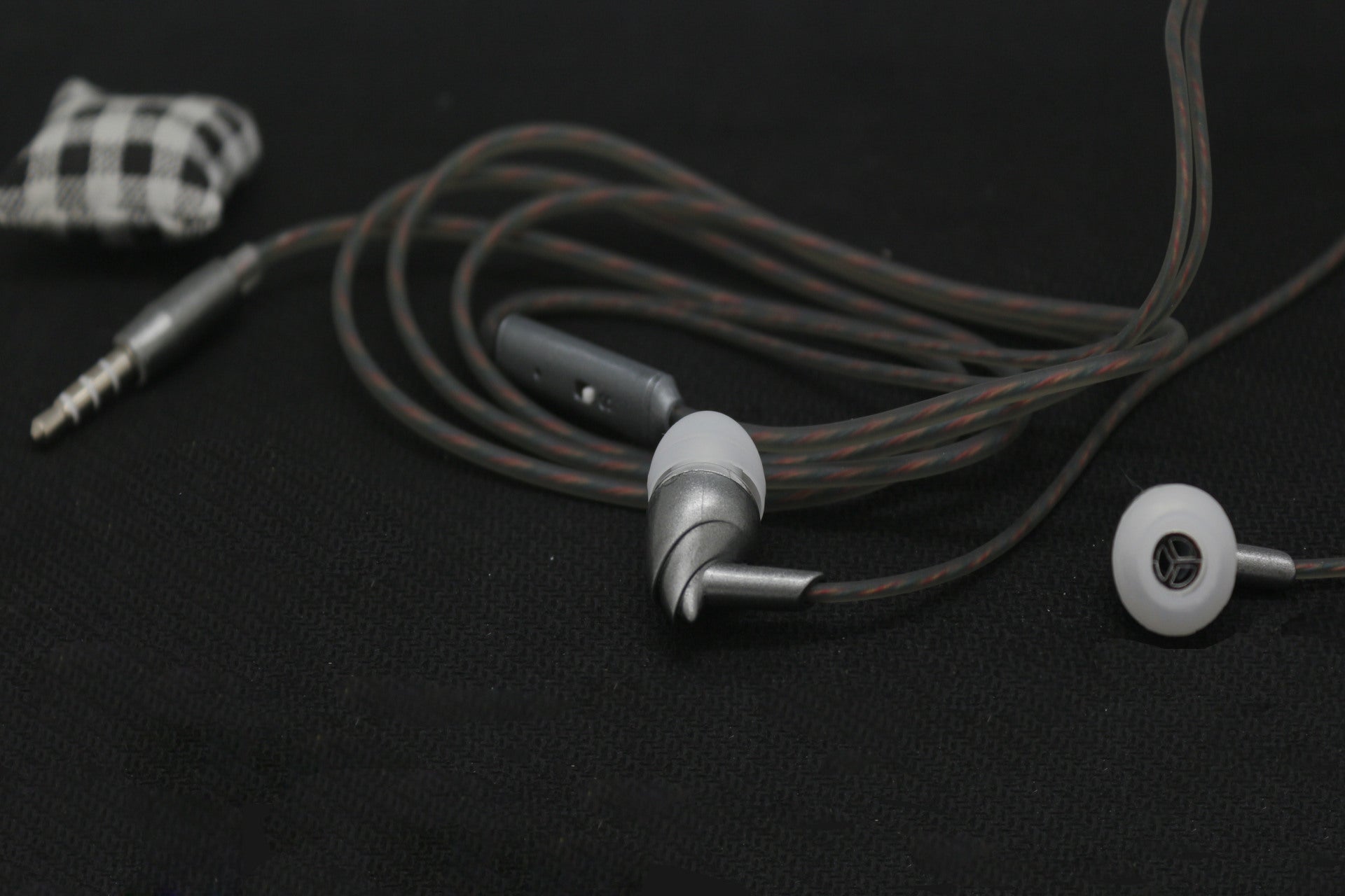 KTX-029587 Universal In-Ear Subwoofer Earplugs with Wired Connectivity for Android, iOS, and WindowsMobile – Available in Gold, Rose Gold, and Silver