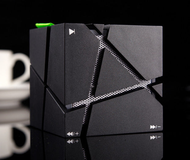 KTX-379987 Creative Rubik's Cube Bluetooth Speaker with Colorful LED Lights, Modern ABS Design