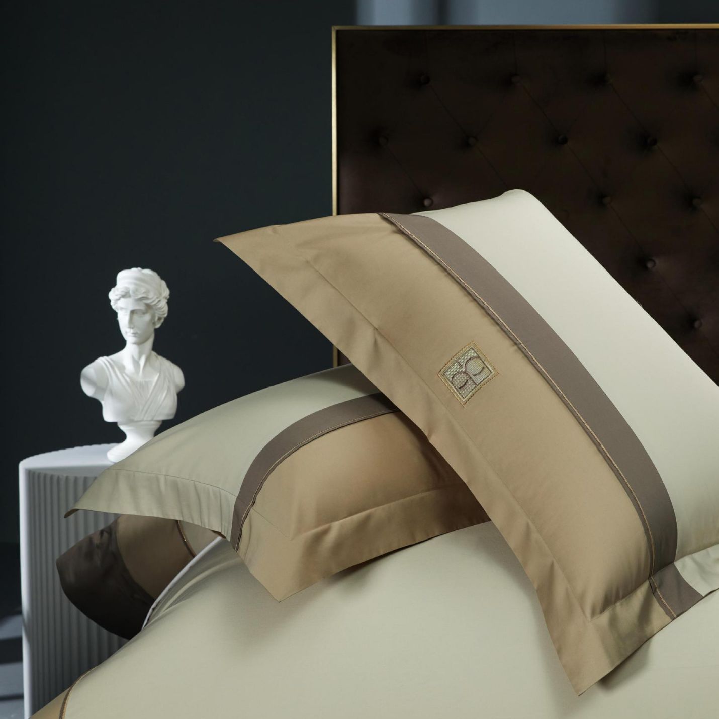 KTX-006547 Double-Strand Long-Staple Cotton Color Block Embroidery Bedding Set - Available in 4-Piece and 7-Piece Options