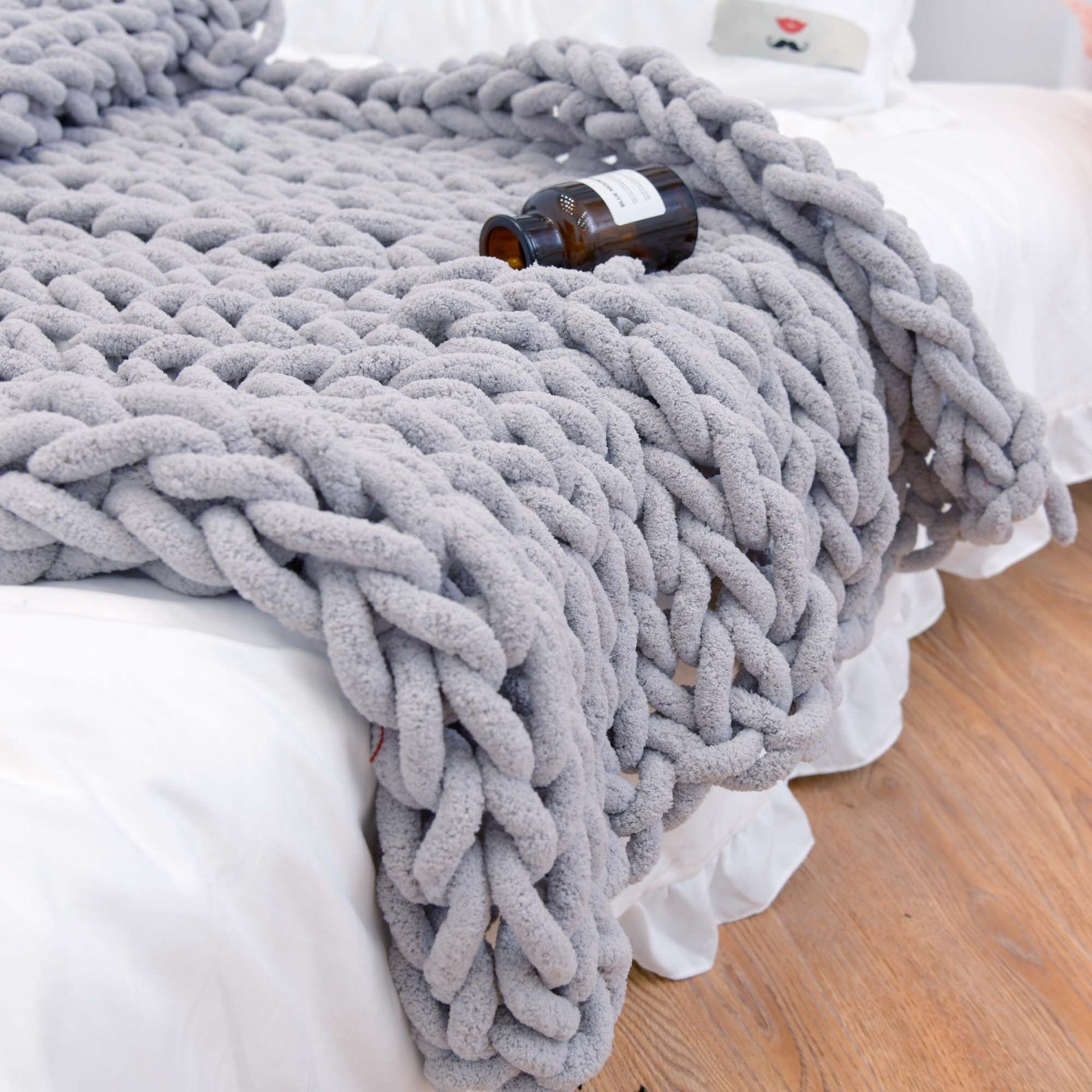 KTX-007699 Coarse Wool Chenille Blanket - Soft, Warm, and Versatile in Multiple Colors