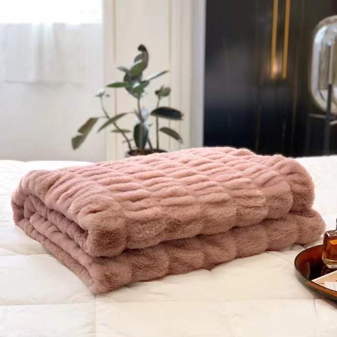 KTX-057747 Cozy Faux Fur Fleece Blanket for All Seasons in Bubble Rabbit Design