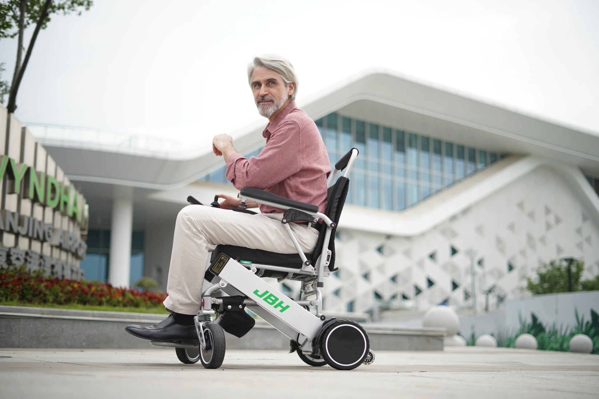 KTX-061907 Folding Electric Wheelchair for Elderly and Disabled, 6 Km/h Speed, 20 km Driving Range, Aluminum Alloy Frame, Multiple Colors Available