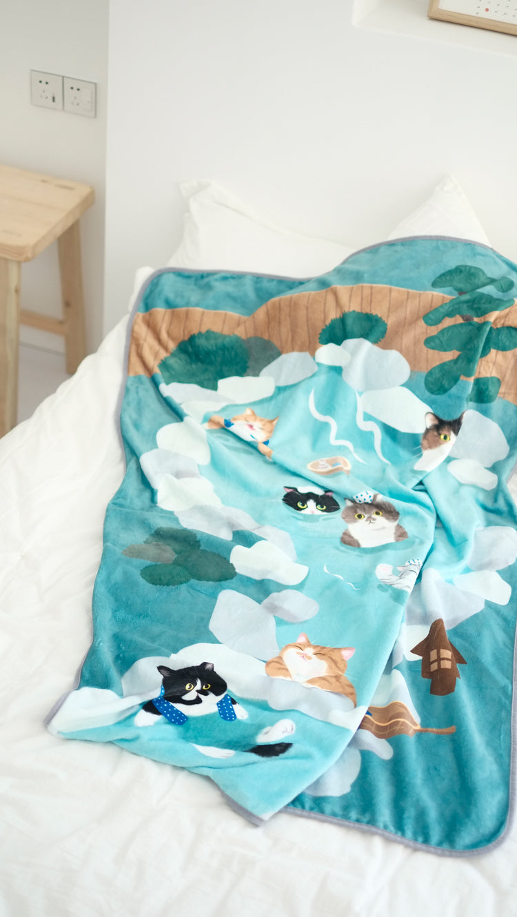 KTX-076691 Japanese Cartoon Cat Flannel Air Conditioner Blanket - Mint Hot Spring Design, 150cm x 100cm