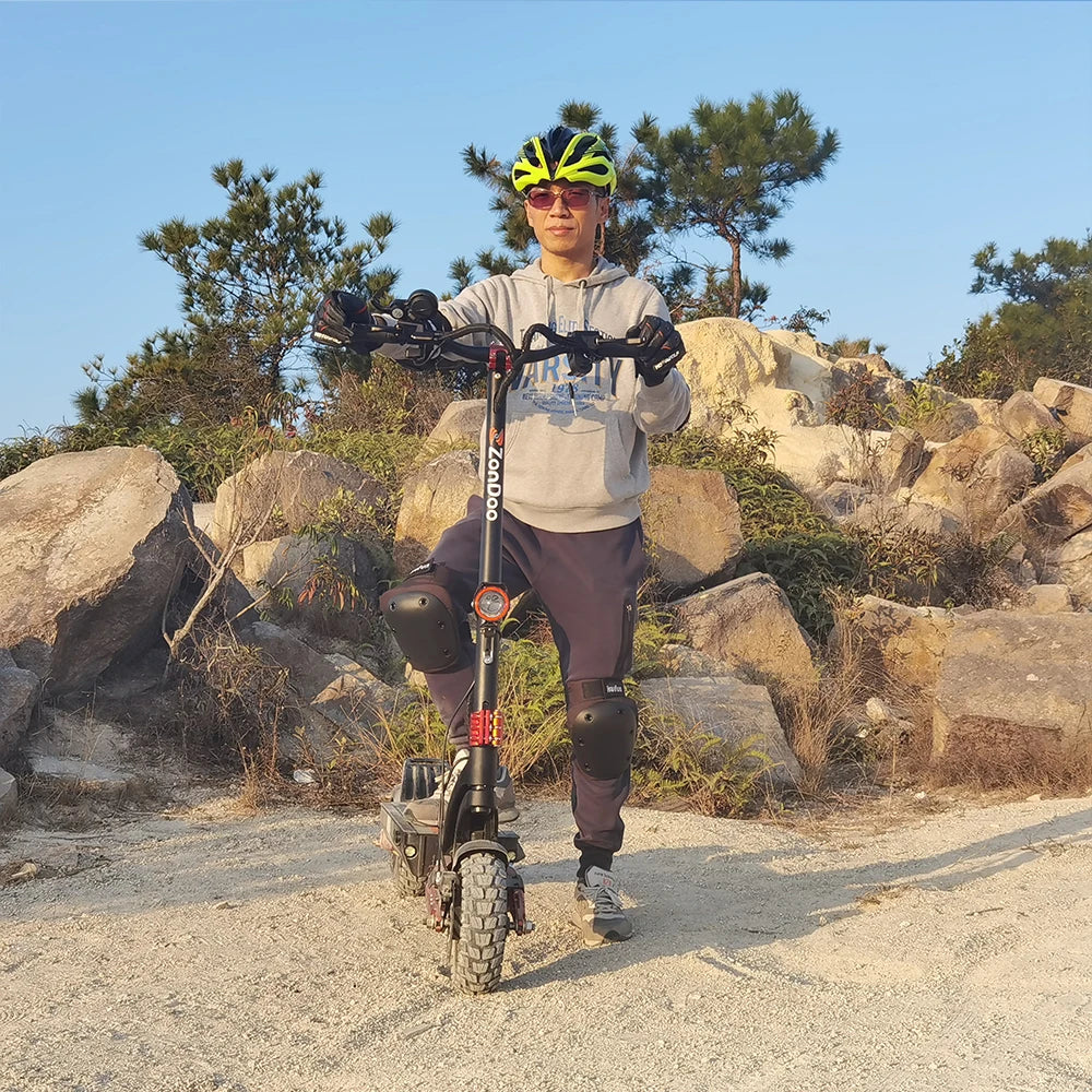 KTX-081171 60V 3000W Off-Road Electric Scooter with 10-Inch Wheels and Hydraulic Disc Brakes, Max Speed 65 km/h, 150 kg Load Capacity