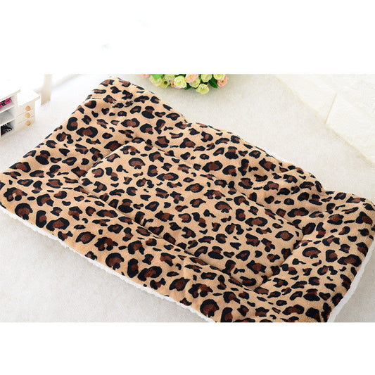 KTX-081427 Cozy Flannel Lamb Wool Cartoon Printed Blanket for Pets - Leopard, Sika Deer, Geometric