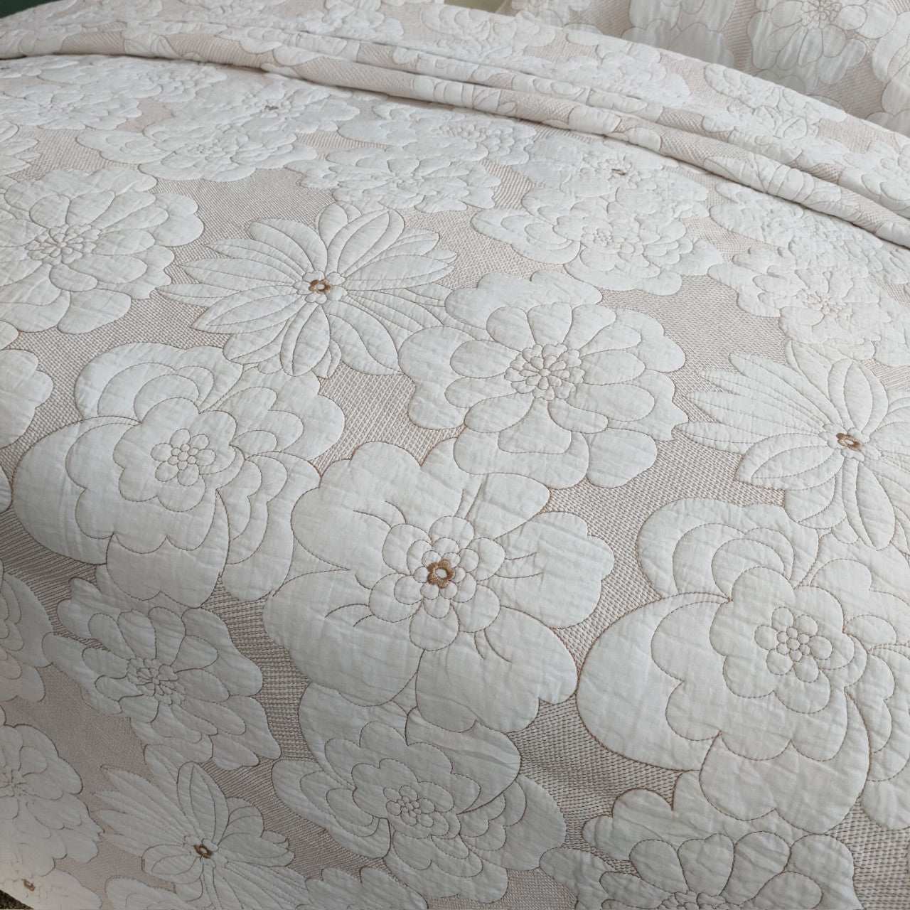 KTX-137619 Cotton Thickened White and Beige Camellia Embroidery Three-Piece Bedcover Set