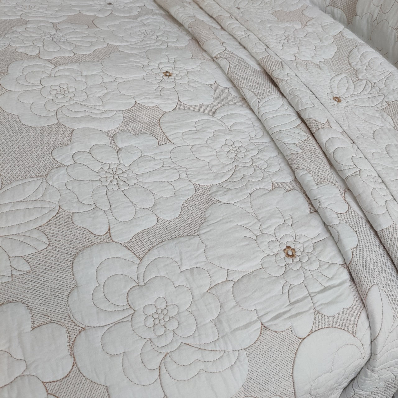 KTX-137619 Cotton Thickened White and Beige Camellia Embroidery Three-Piece Bedcover Set