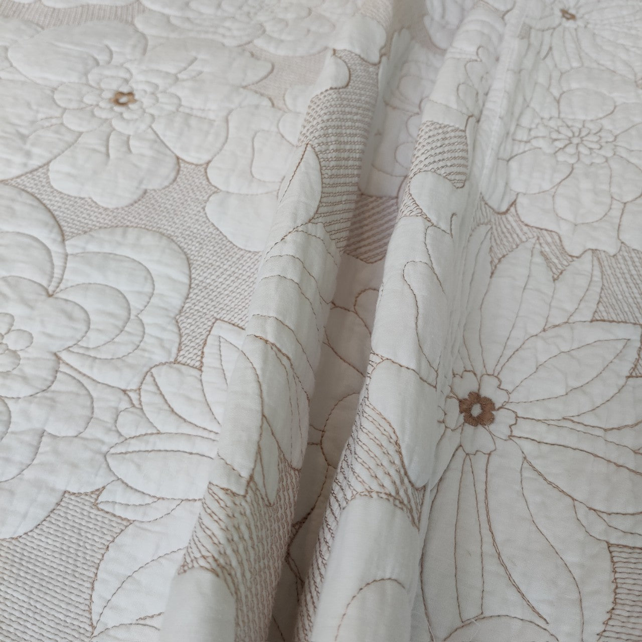 KTX-137619 Cotton Thickened White and Beige Camellia Embroidery Three-Piece Bedcover Set