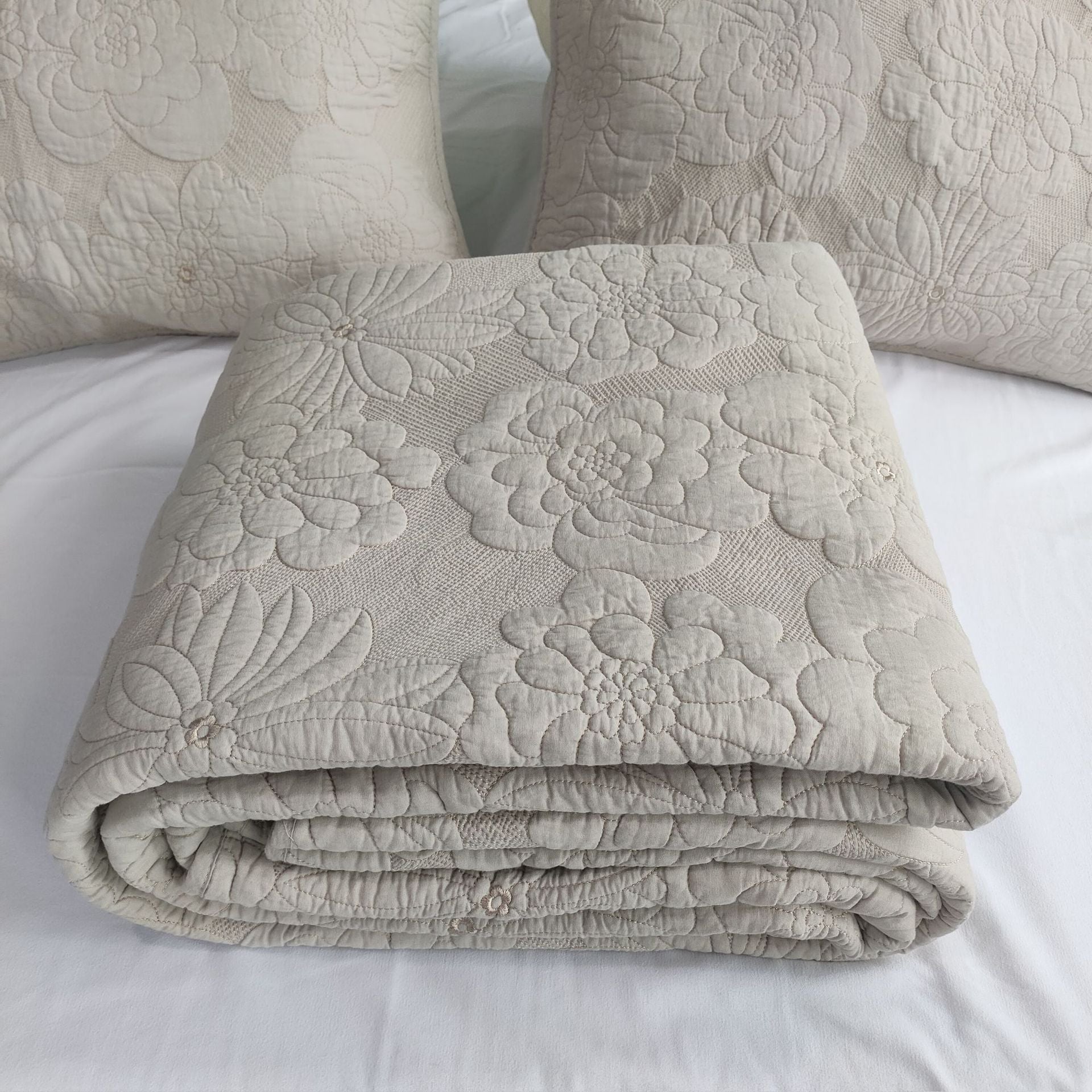 KTX-137619 Cotton Thickened White and Beige Camellia Embroidery Three-Piece Bedcover Set