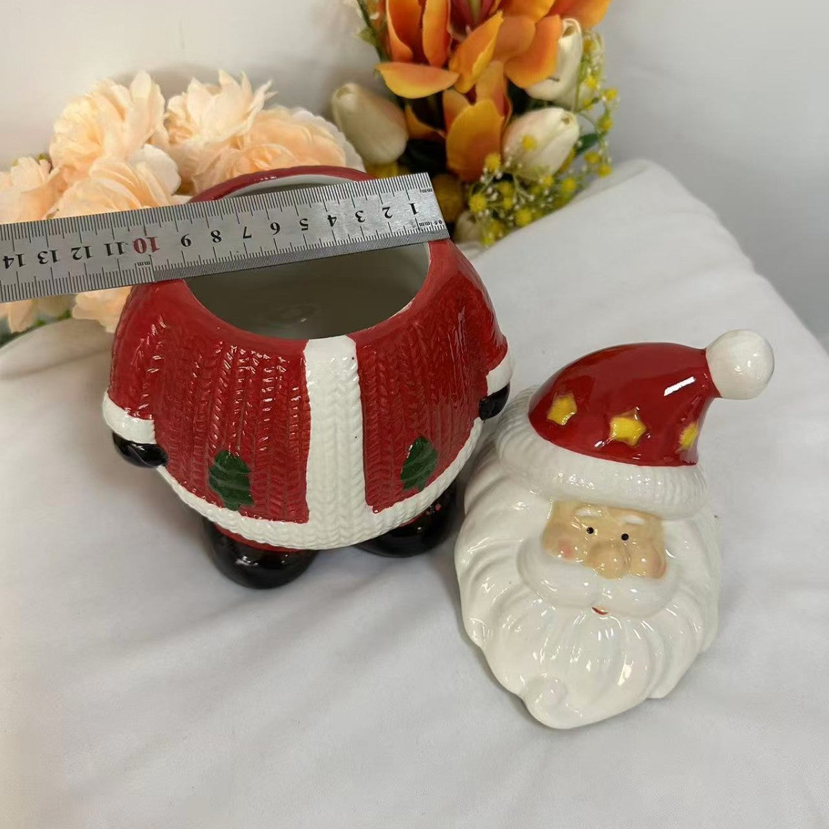 KTX-150931 Ceramic Santa Claus Decorative Storage Tank for Holiday Gifting and Home Decor