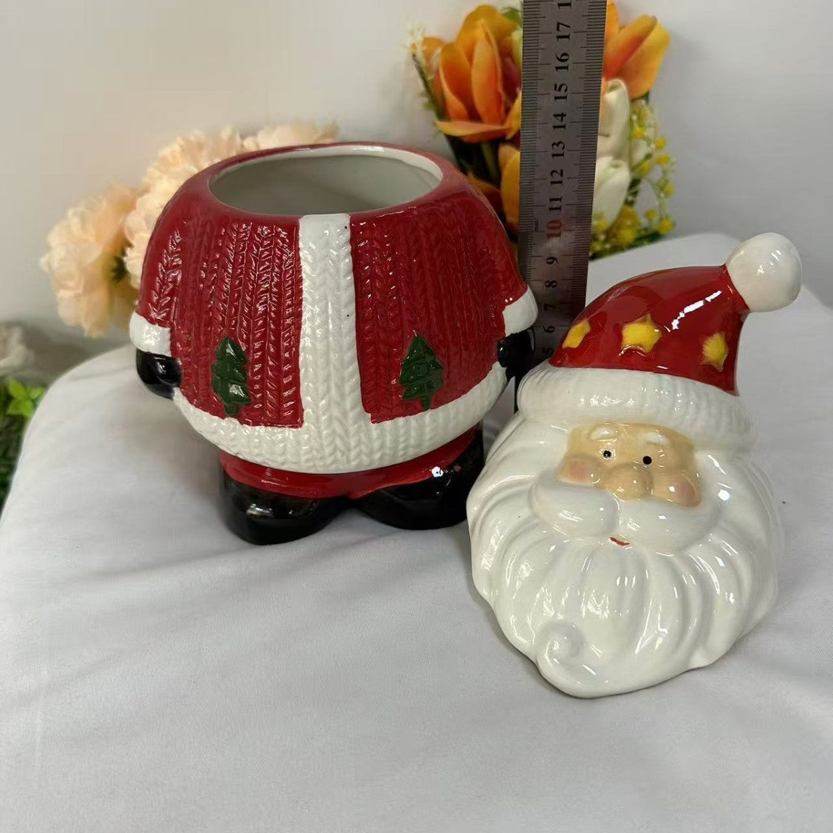 KTX-150931 Ceramic Santa Claus Decorative Storage Tank for Holiday Gifting and Home Decor
