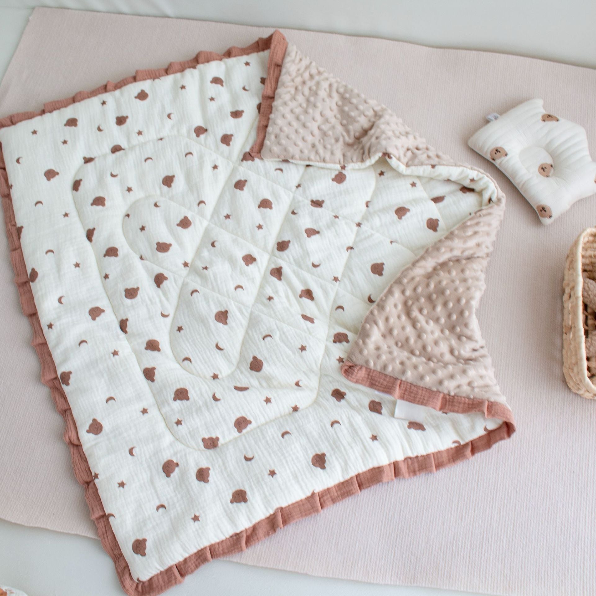 KTX-151699 Cozy Ruffled Cotton Quilt for Kids - Autumn & Winter Designs, 100x100cm