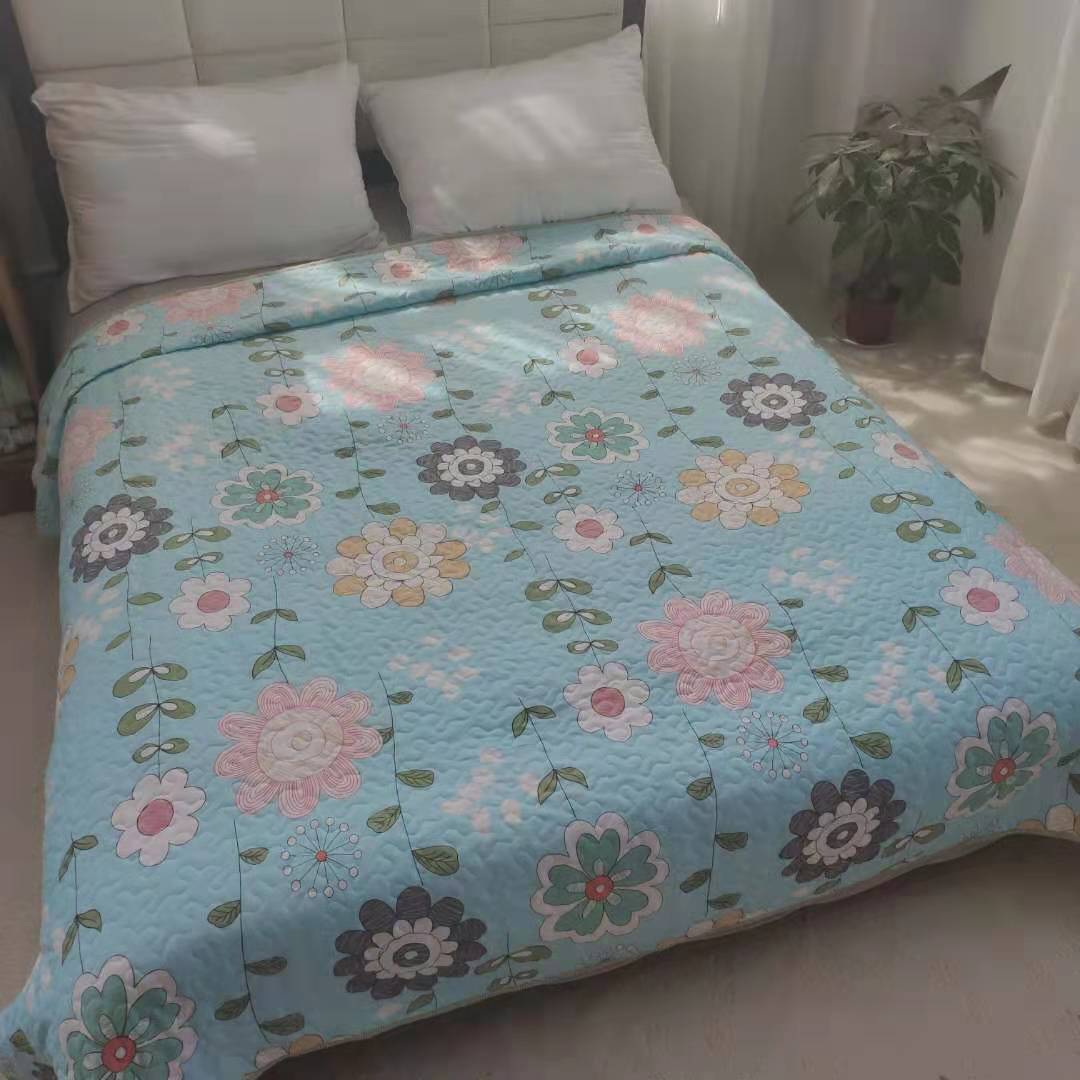 KTX-153747 Cooling Summer Quilt - Plush Polyester Cotton Bed Cover with Floral Pattern, 220x240CM