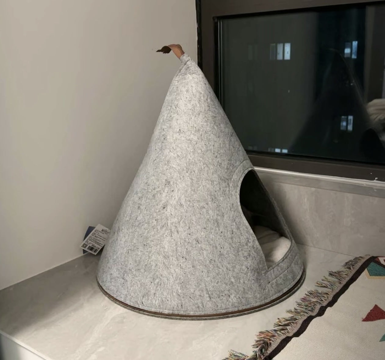 KTX-163923 Cozy Handmade Felt Cat House Tent – Indoor Pet Nest for Cats Under 12 Pounds