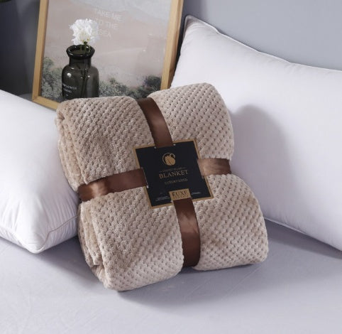 KTX-164115 Mesh Pineapple Leisure Blanket in Various Colors and Sizes for All Seasons