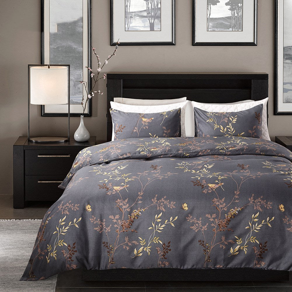 KTX-164563 Luxury Three-Piece Bedding Set with Geometric Duvet Cover and Pillowcases in Polyester