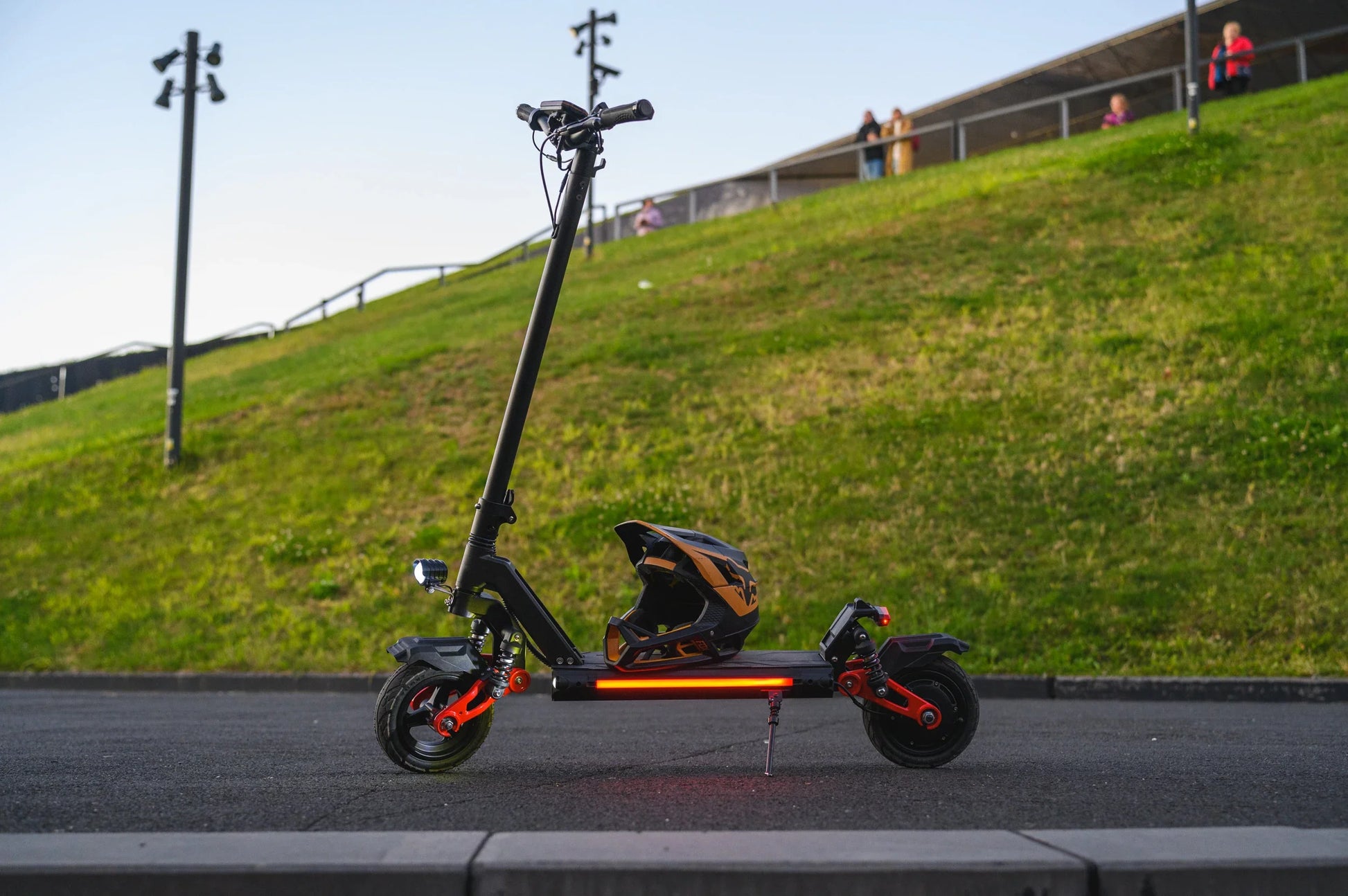 KTX-197907 Electric Scooter 48V 13Ah Fast Foldable Mobility Device 40km/h with Side Lights and 9-inch Tires
