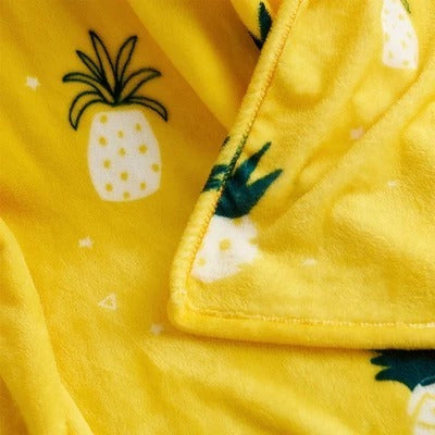 KTX-229011 Colorful Pineapple Print Coral Fleece Blanket, Super Soft and Cozy Rectangle Design