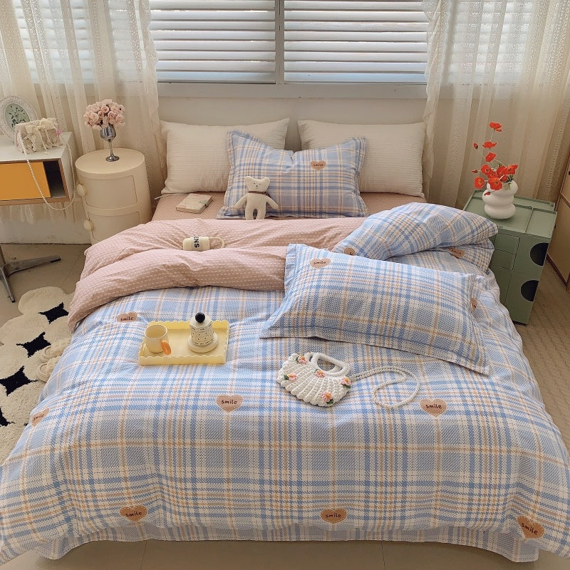KTX-231315 Cotton Four-Piece Bed Set with Simple Print Design - Duvet Cover, Bed Sheet, and Pillowcases