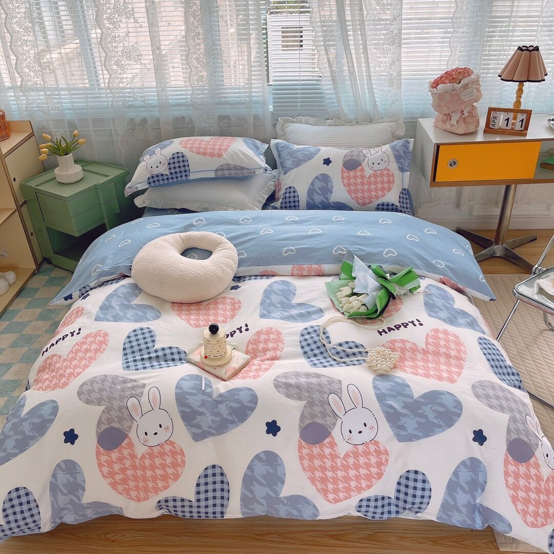 KTX-231315 Cotton Four-Piece Bed Set with Simple Print Design - Duvet Cover, Bed Sheet, and Pillowcases
