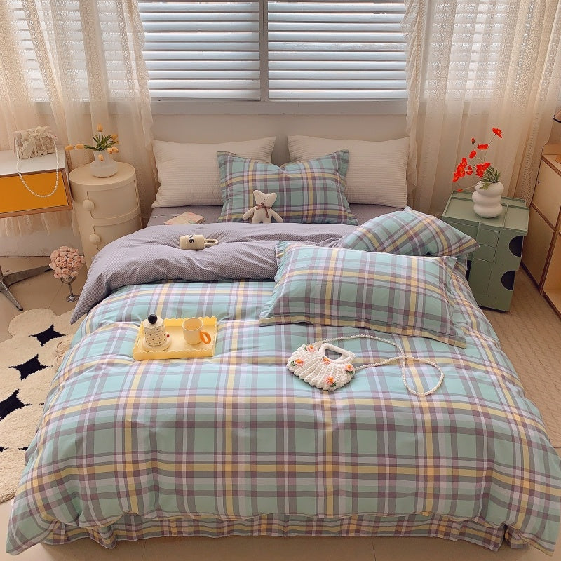 KTX-231315 Cotton Four-Piece Bed Set with Simple Print Design - Duvet Cover, Bed Sheet, and Pillowcases