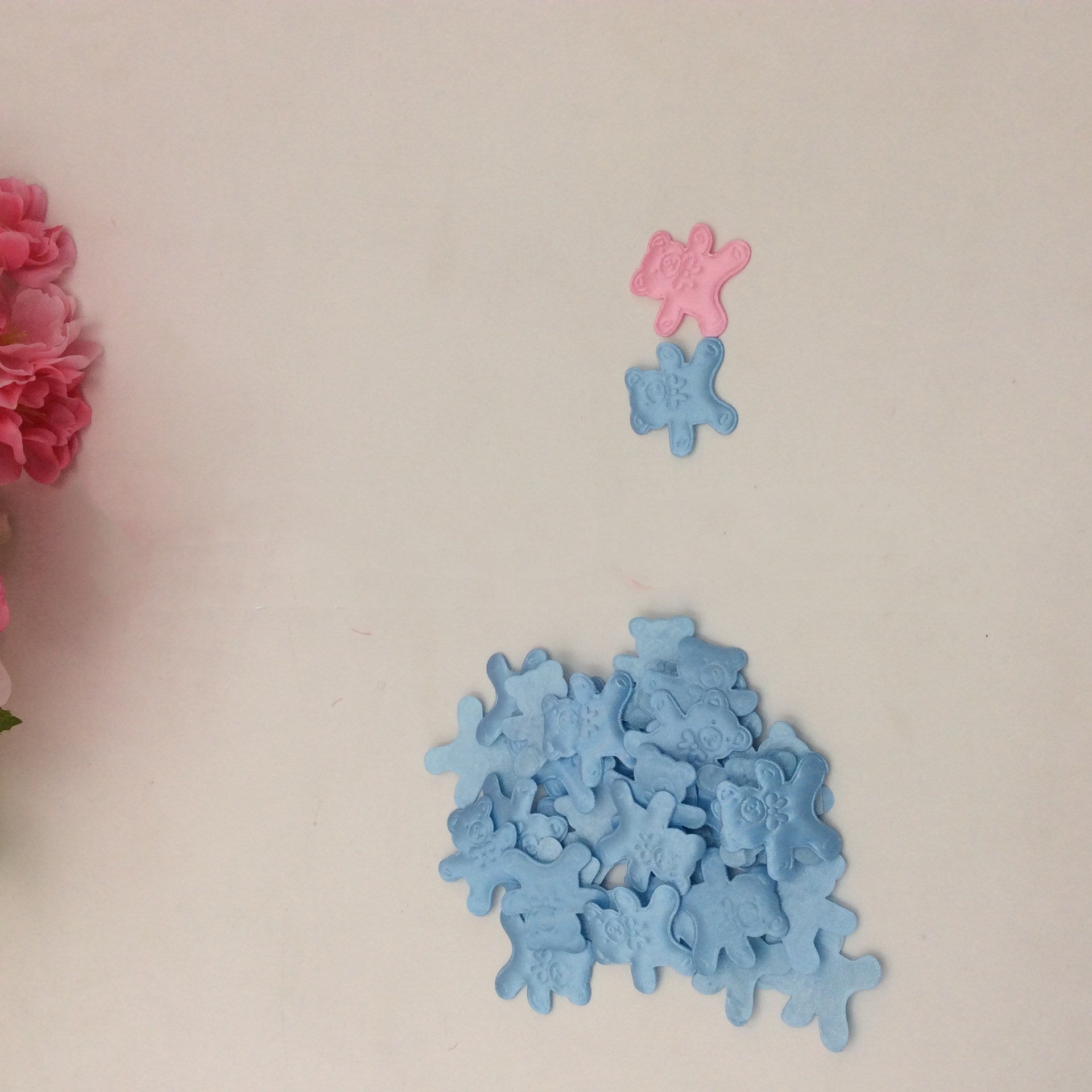 KTX-232403 Butterfly Bear Floral Decoration Pack - 3CM, 200 Tablets of Polyester Accents for Clothing and DIY Home Projects