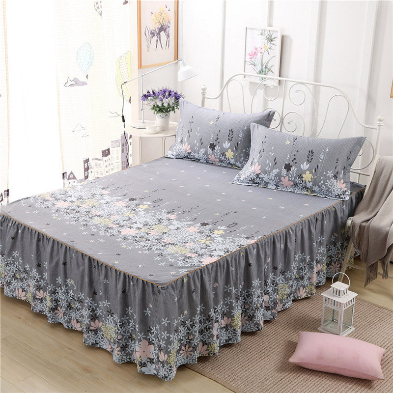 KTX-235923 Three-Piece Modern Bed Skirt and Bedspread Set in Plant and Flower Design, 150x200cm