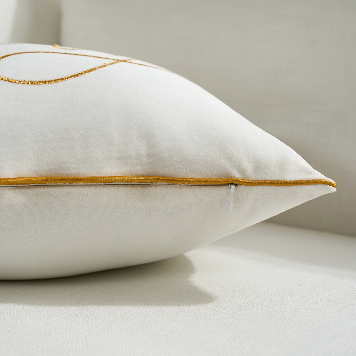 KTX-236883 Christmas Decorative Pillow Cover - Modern Design in White, Red, and Green (30x50cm)