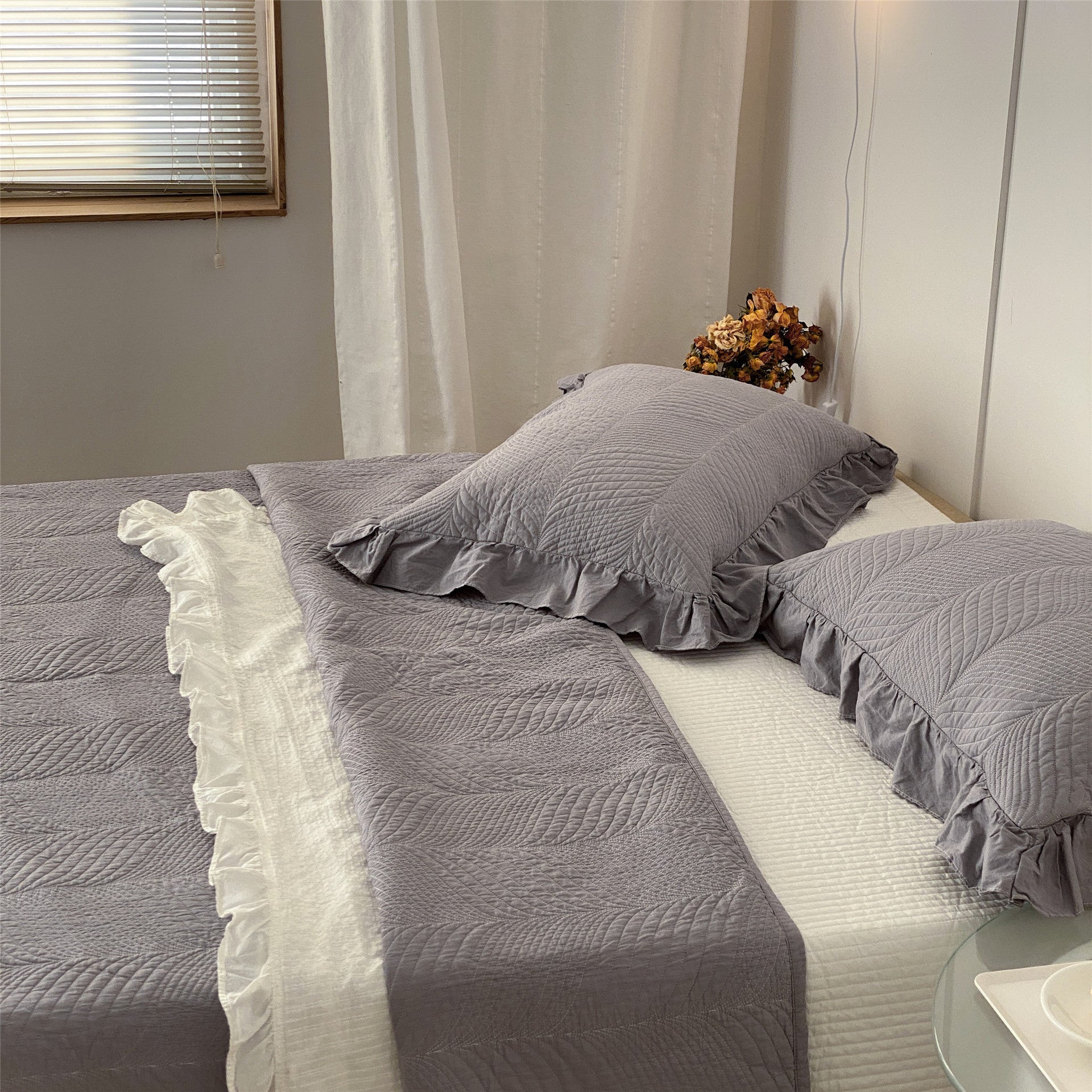 KTX-262931 Double-Sided Cotton Leaf Quilted Bedding Set with Ruffled Sand Washing Bed Cover – Available in Two Sizes