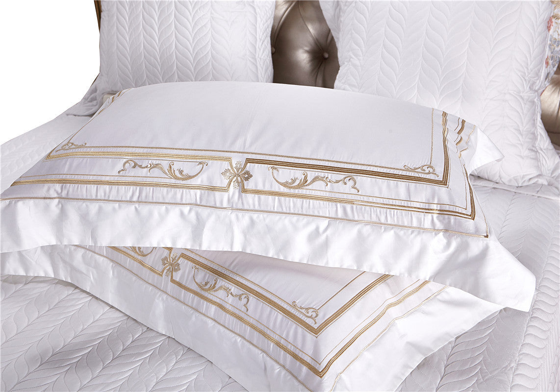 KTX-334547 Elegant Four-Piece European Style Bedding Set with Satin Finish