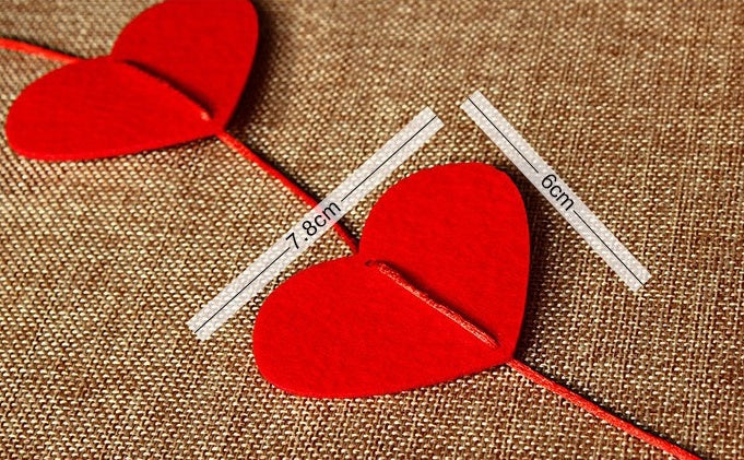KTX-340691 DIY Non-Woven Flower Heart Curtain with 16 Hearts and 3-Meter Red Rope
