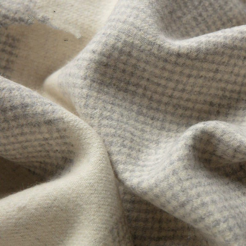 KTX-346067 Elegant White Wool Blanket - Cozy for Sofa, Nap, Office, and Air Conditioning Use (130x180cm)