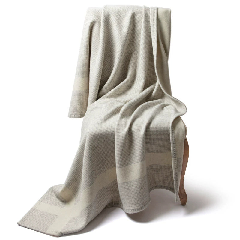 KTX-346067 Elegant White Wool Blanket - Cozy for Sofa, Nap, Office, and Air Conditioning Use (130x180cm)