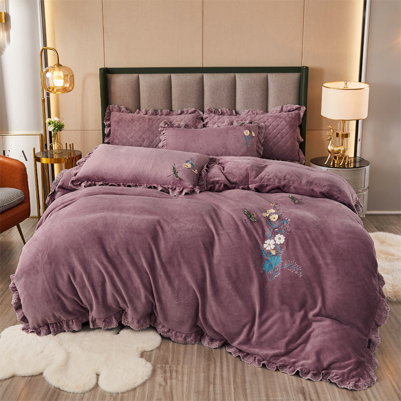 KTX-388563 High-End Three-Dimensional Embroidery Thick Milk Velvet Bed Linen Set - 4 Pieces