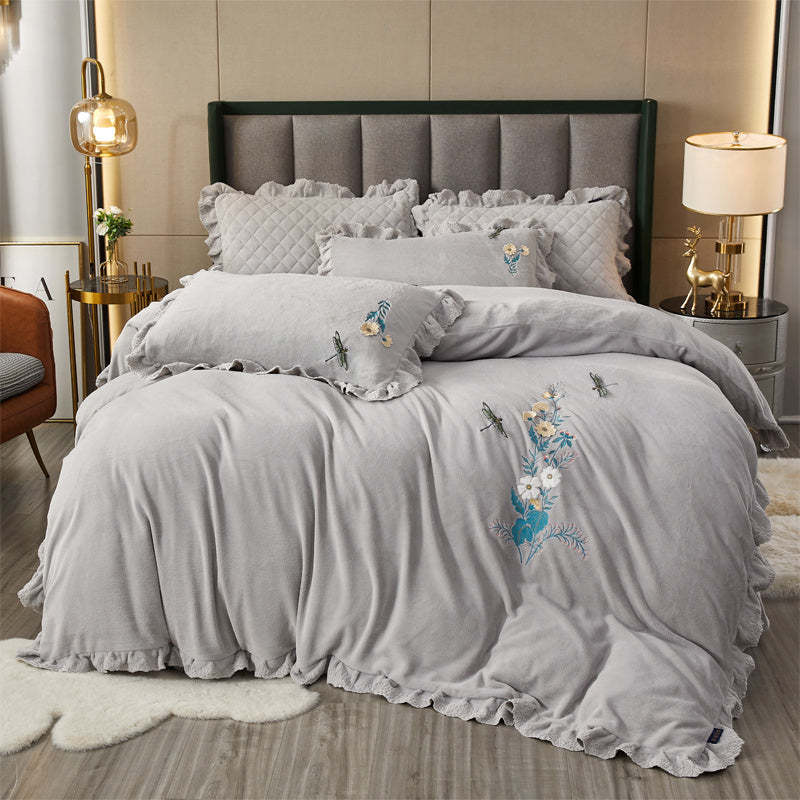 KTX-388563 High-End Three-Dimensional Embroidery Thick Milk Velvet Bed Linen Set - 4 Pieces